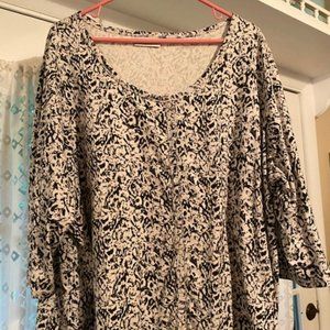 Off white and black designed top by Avenue size 22-24